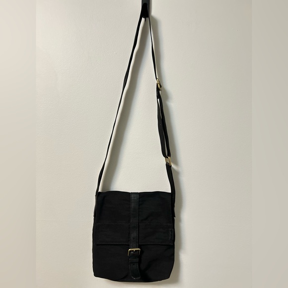 Fossil Black Nylon Crossbody Bag | Adjustable Strap | Magnetic Flap | - Picture 4 of 15